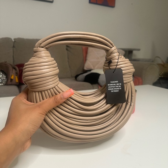 Knotted purse - Picture 2 of 4